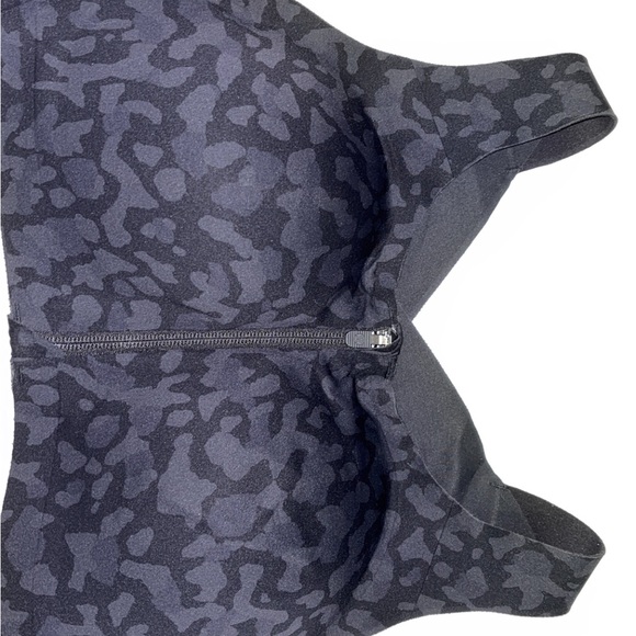 Lululemon Energy Bra – Black Camo, Medium Support - Picture 4 of 7
